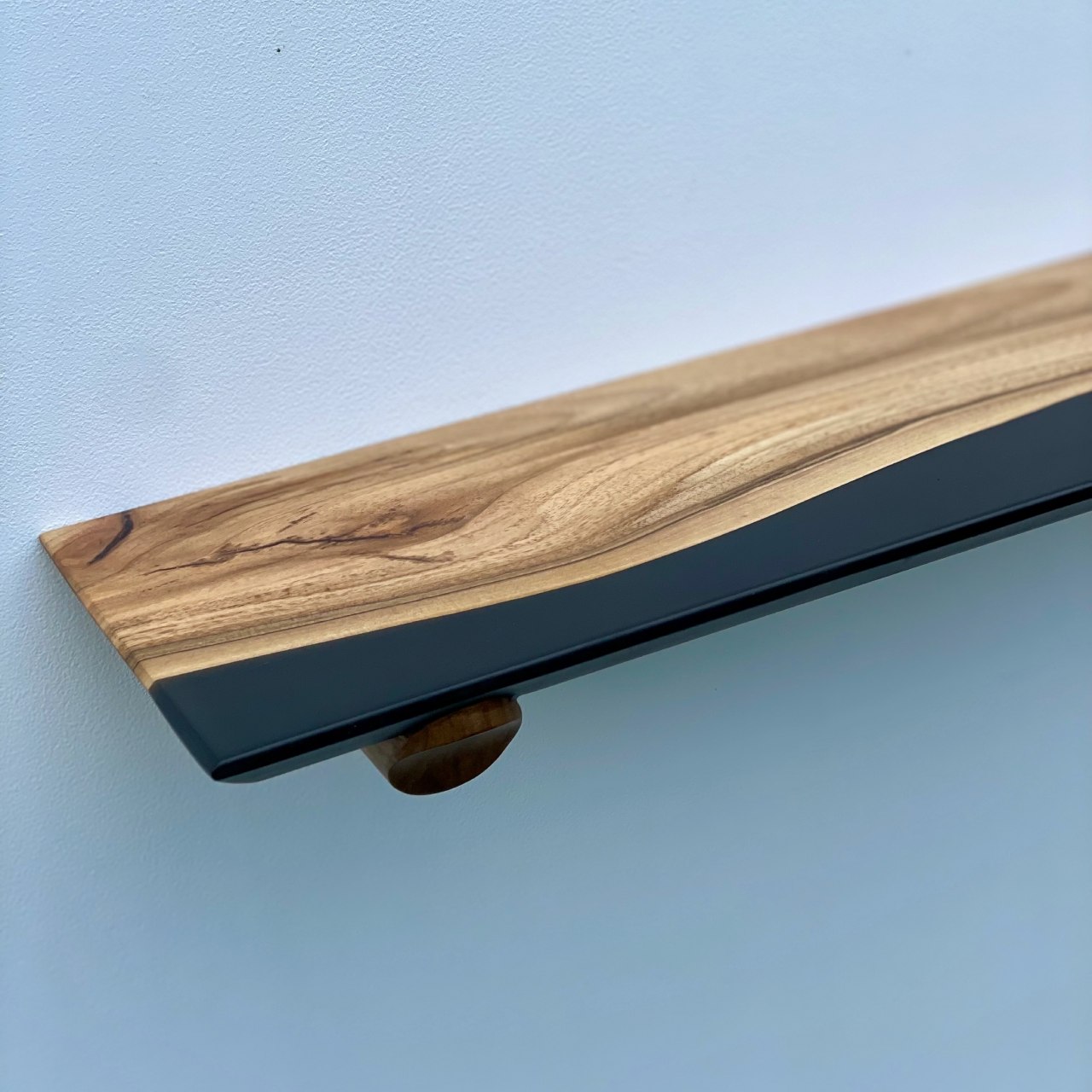 Плаваюча полиця Epoxy Walnut
